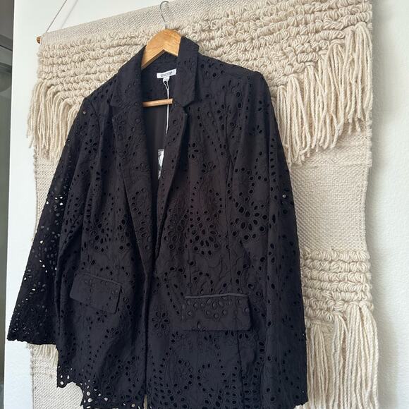 NWT: Chico’s Eyelet Blazer - Picture 2 of 7